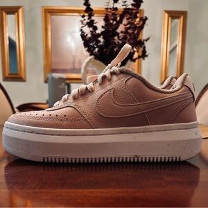 🧨Nike Women's Shoes Size: 8 (SEND ANY OFFER‼️) 🧨